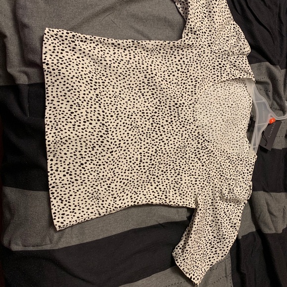 Dynamite cropped blouse - Picture 2 of 4